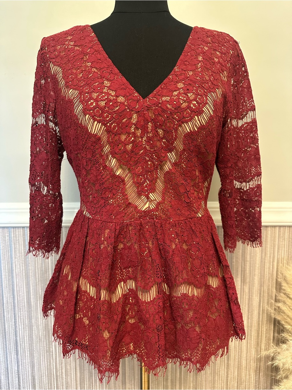 Maeve Anthropologie Burgundy Lace Peplum Blouse Small V-Neck 3/4 Sleeve
